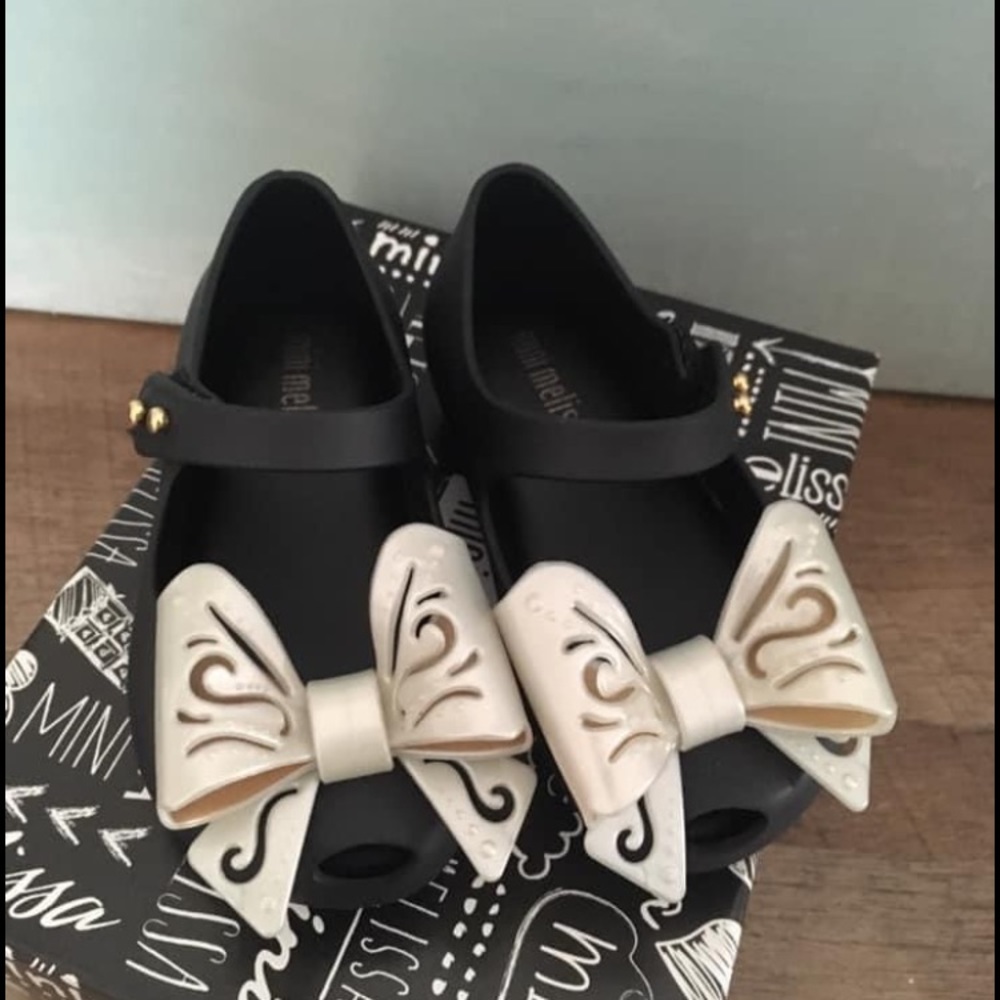 Ww mini melissa ultragirl size 6 black